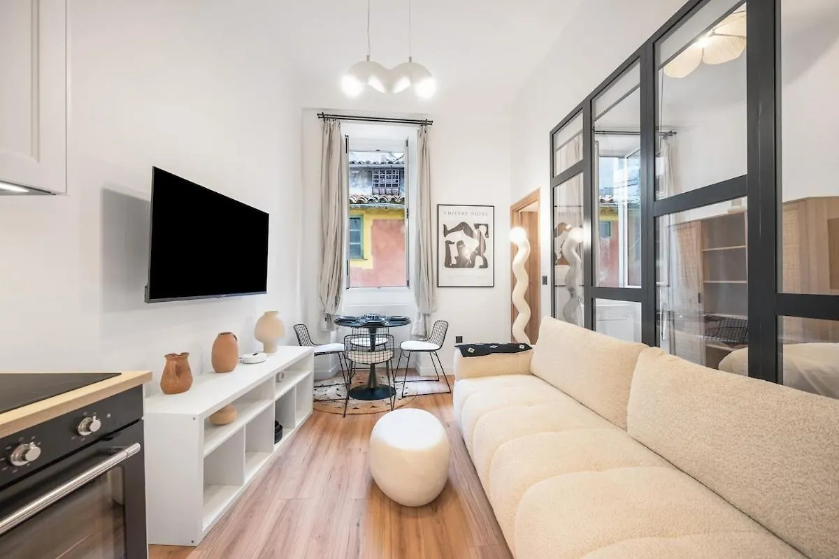 Beautiful Apartment, Old Nice