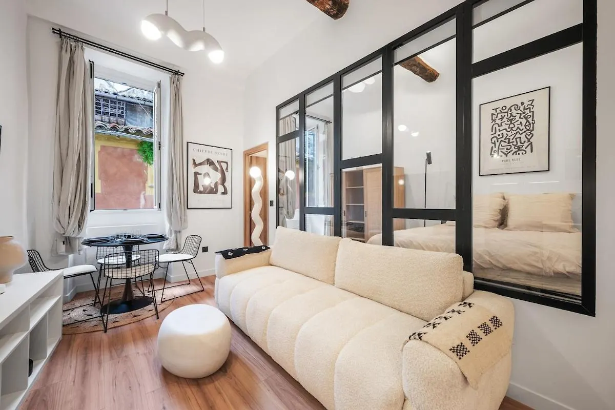 Beautiful Apartment, Old Nice location